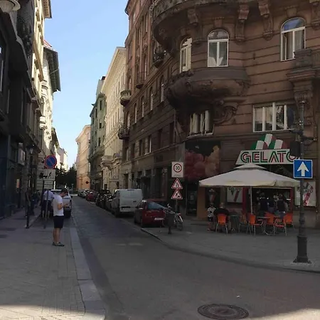 Apartment Freshly Refurbished, Stylish In The Center Of