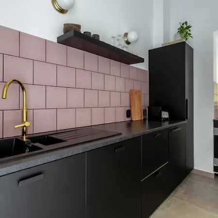Apartment Freshly Refurbished, Stylish In The Center Of *