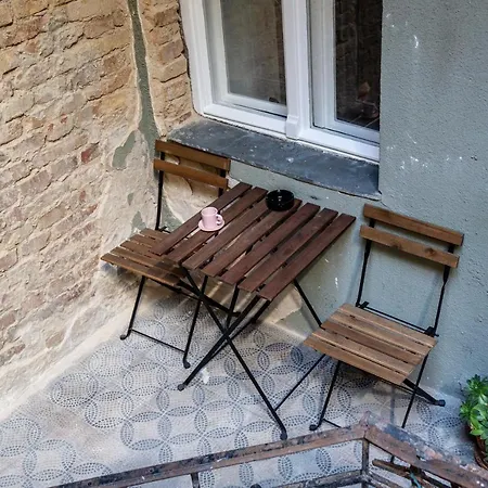Freshly Refurbished, Stylish In The Center Of Apartment *